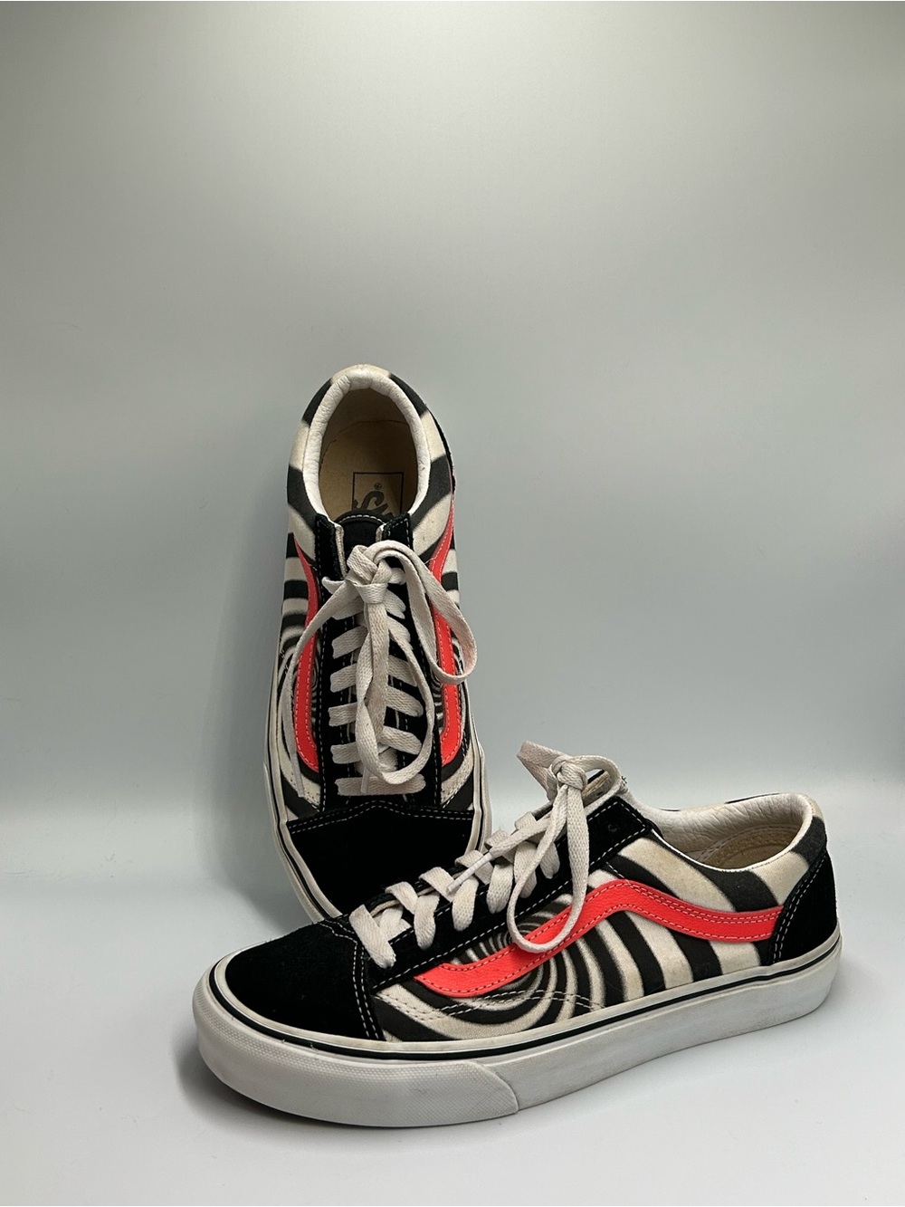 Vans Old Skool Spiral Stripe Skate Sneakers Sizes Mens 7.5 Women’s 9